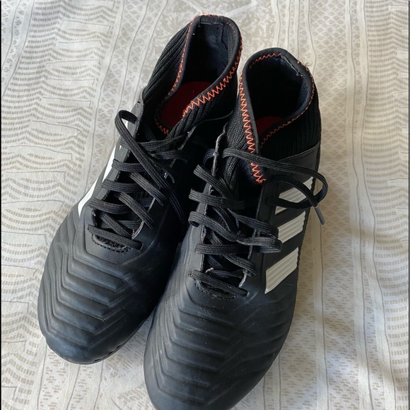 adidas Predator 18.3 FG kids soccer shoes size 4 - Picture 2 of 8